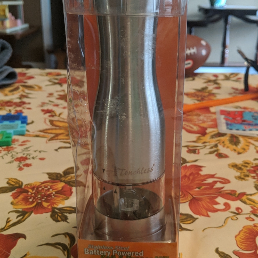 Stainless steel salt or pepper mill